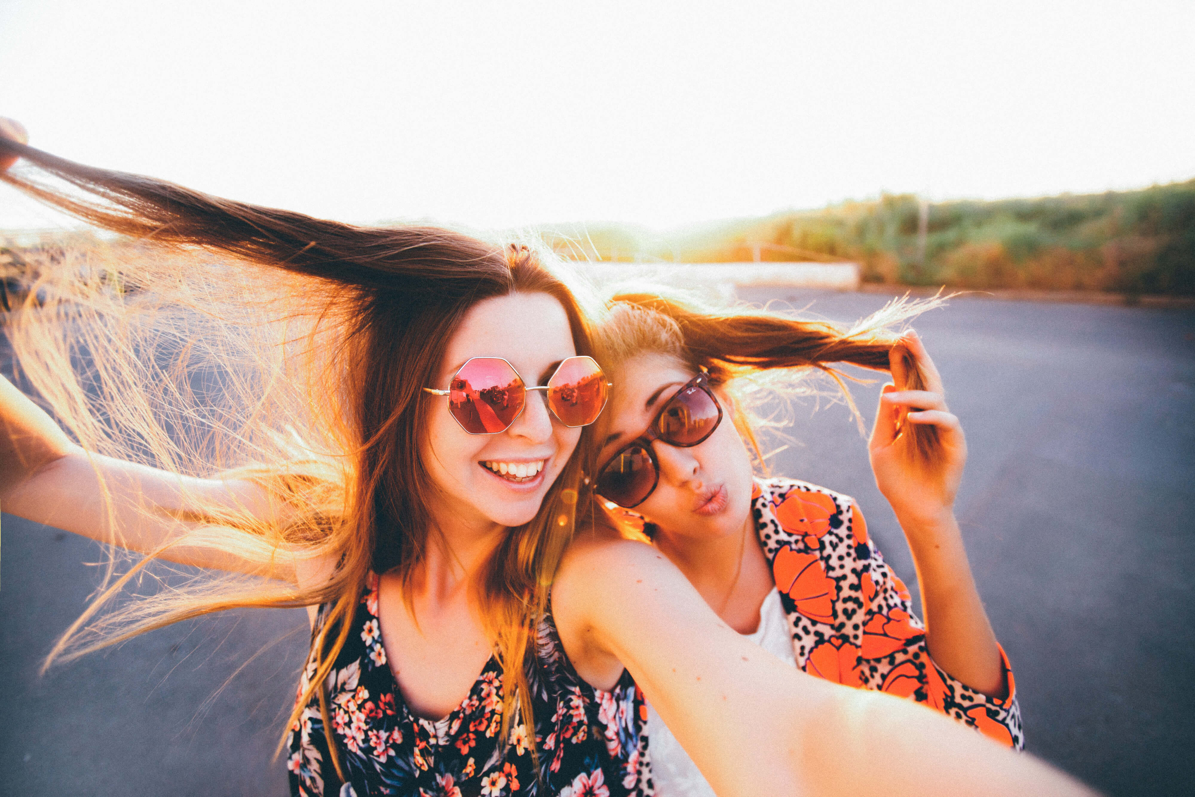 Знакомы показать. Girl make selfie.